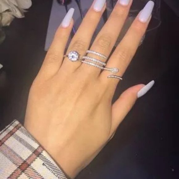 *18K White Gold Diamond Spiral Ring - Picture 2 of 5